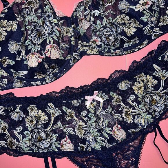 Victoria's Secret unlined 32C,32DDD BRA SET garter thong NAVY BLUE pink applique - Picture 4 of 8